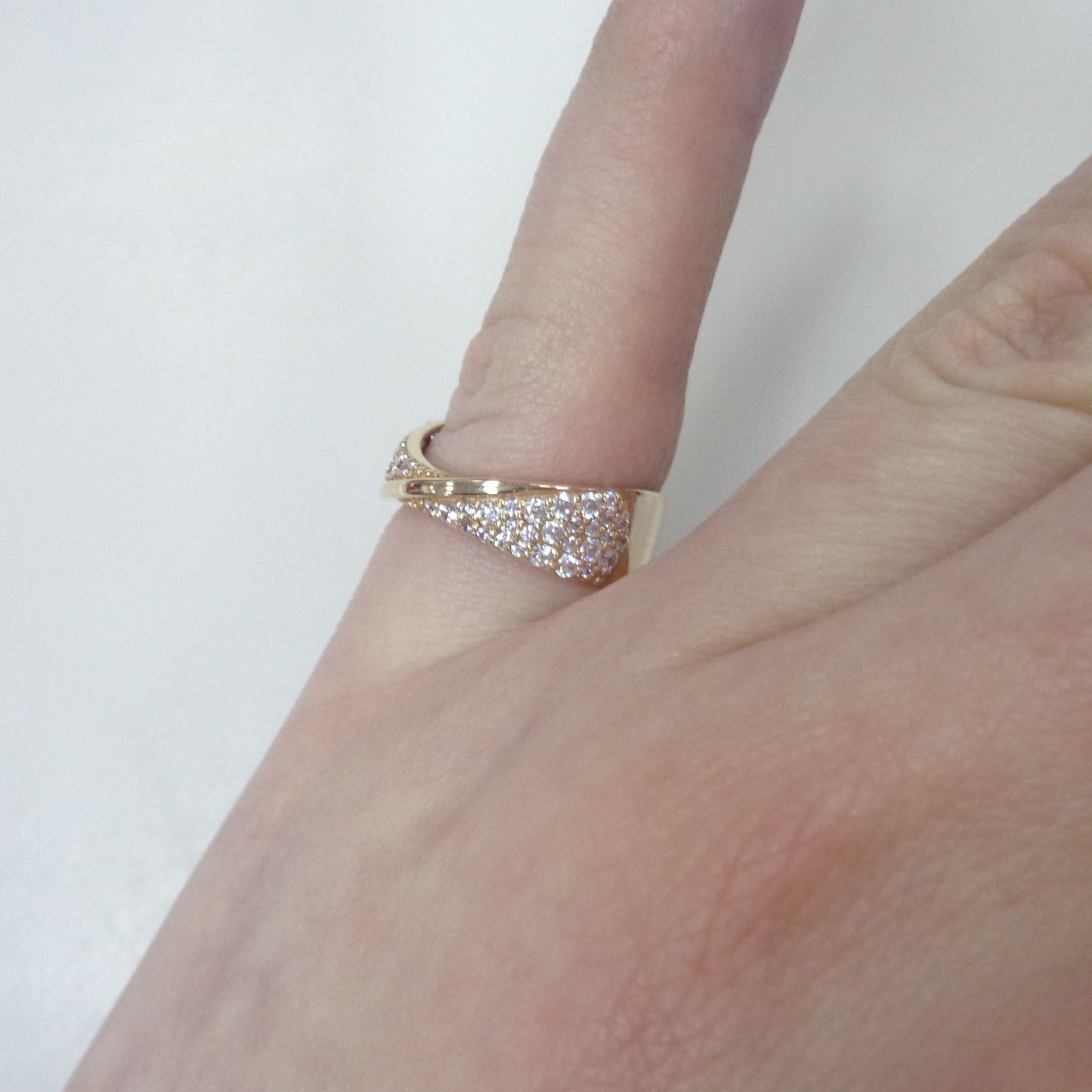 Золотое кольцо 585 пробы; вставки 56 Фианит бесцв.;